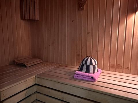 комерційна за адресою Анни Ахматової вул., 44