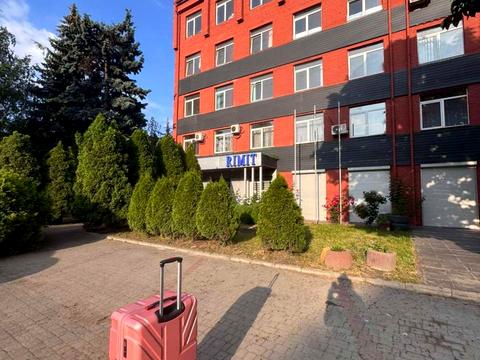 комерційна за адресою Польова вул., 57 а