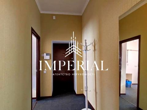 комерційна за адресою Олександра Довженка вул., 2
