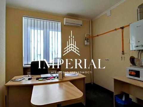 комерційна за адресою Олександра Довженка вул., 2