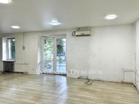 комерційна за адресою Михайла Бойчука вул. (Кіквідзе), 37