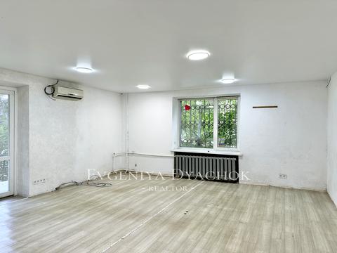 комерційна за адресою Михайла Бойчука вул. (Кіквідзе), 37