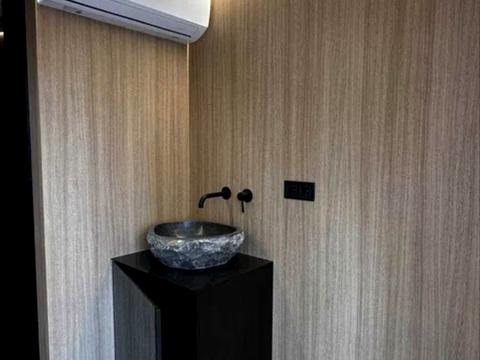 комерційна за адресою Зарічна вул., 1-В