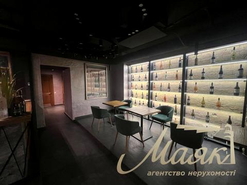 комерційна за адресою Володимирська вул., 61/11