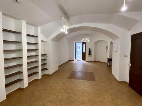 комерційна за адресою Винниченка, 4