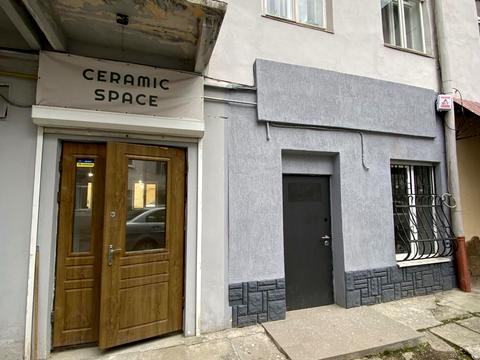 комерційна за адресою Винниченка, 4