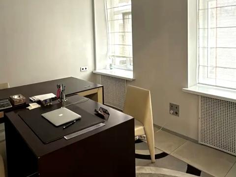 комерційна за адресою Саксаганського вул., 42