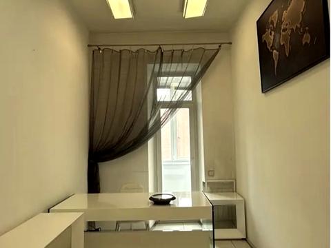 комерційна за адресою Саксаганського вул., 42