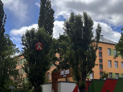 квартира за адресою Івана Світличного вул. (Петровського), 4