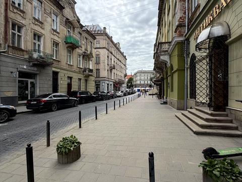 квартира за адресою Театральна вул., 23