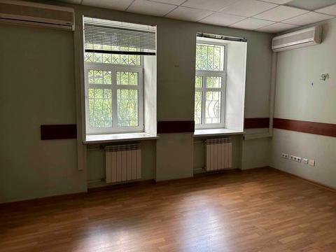 комерційна за адресою Саксаганського вул., 111а