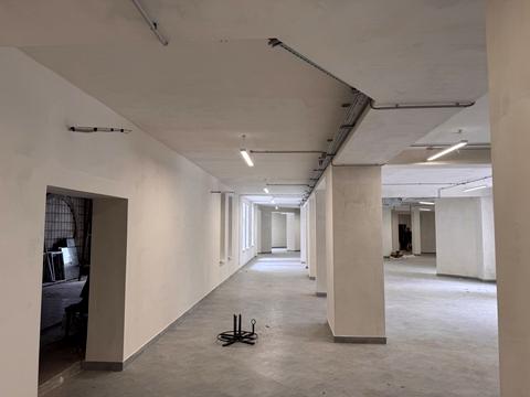 комерційна за адресою Леся Курбаса просп., 7-А