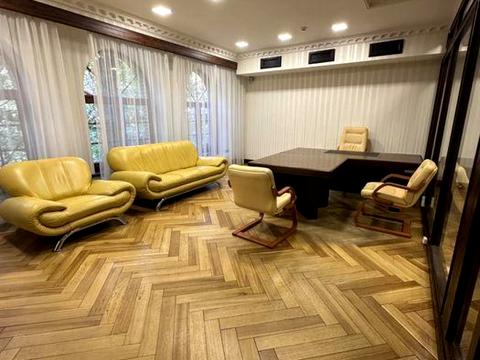 комерційна за адресою Київ, Жилянська вул., 72