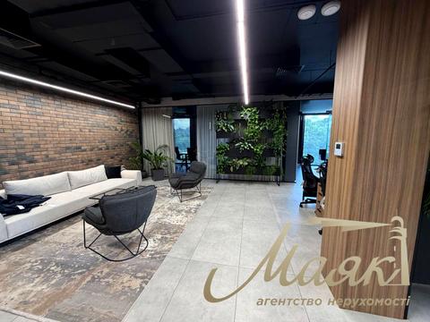 комерційна за адресою Красилівська вул., 11