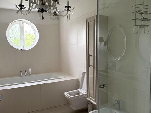 будинок за адресою Квітнева