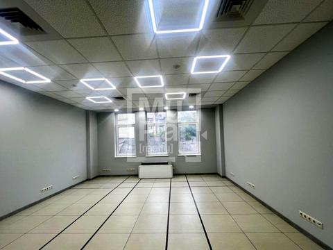 комерційна за адресою Антоновича вул. (Горького), 33в