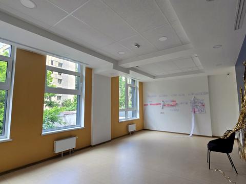 комерційна за адресою Предславинська вул., 40