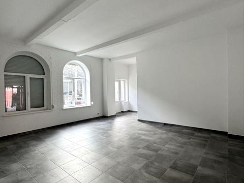 комерційна за адресою Базарна вул., 10