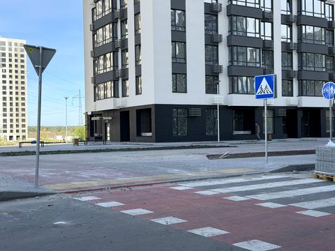 коммерческая по адресу Олександра Олеся ул., (Будинок 10.2)