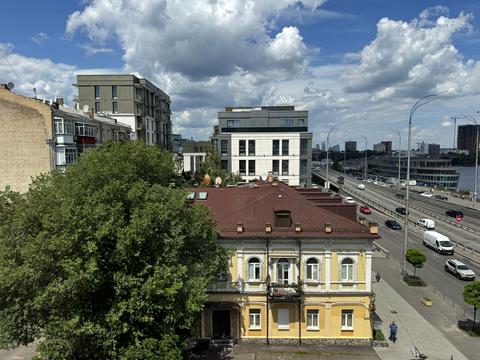 квартира за адресою Набережно-Хрещатицька вул., 17/18
