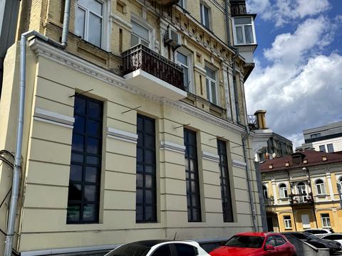квартира за адресою Набережно-Хрещатицька вул., 17/18