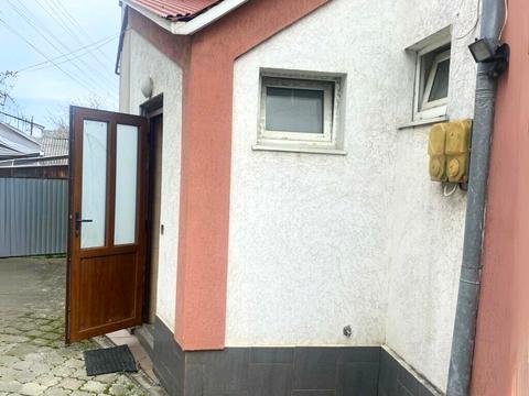 комерційна за адресою Вишнева вул., 34