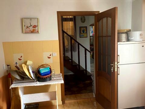 комерційна за адресою Вишнева вул., 34