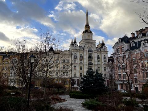 комерційна за адресою Воздвиженська вул., 25