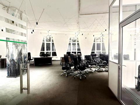комерційна за адресою Кловський узвіз, 7