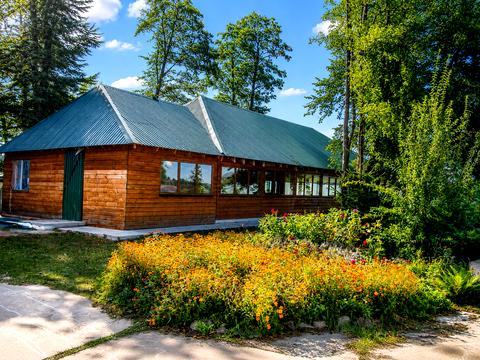 комерційна за адресою Центральна вул. (Жовтнева), 1