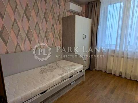 квартира за адресою Анни Ахматової вул., 30