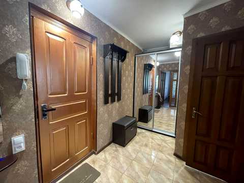 квартира по адресу Строителей ул., 12