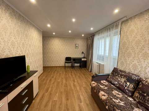 квартира по адресу Строителей ул., 12