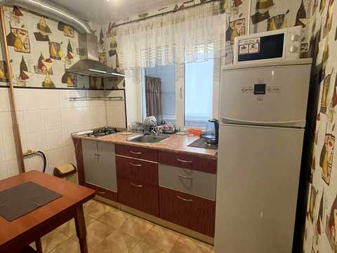 квартира по адресу Строителей ул., 12