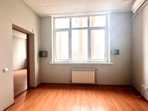 комерційна за адресою Олени Пчілки вул., 5