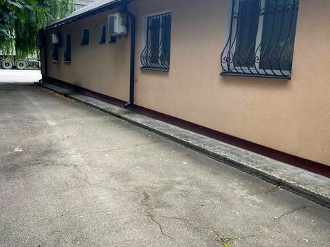 комерційна за адресою Набережно-Корчуватська вул., 136