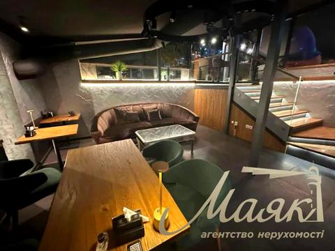 комерційна за адресою Володимирська вул., 61/11
