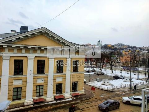 комерційна за адресою Межигірська вул., 3