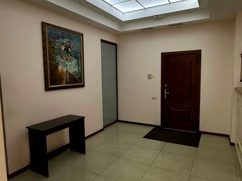 комерційна за адресою Дмитра Яворницького просп. (Карла Маркса), 1-А