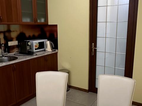 комерційна за адресою Дмитра Яворницького просп. (Карла Маркса), 1-А