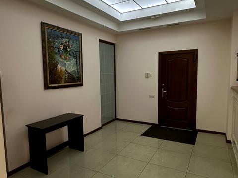 комерційна за адресою Дмитра Яворницького просп. (Карла Маркса), 1-А