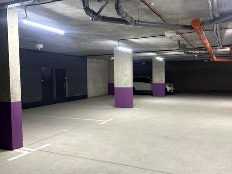 паркомісце за адресою Брюховицька вул., 143