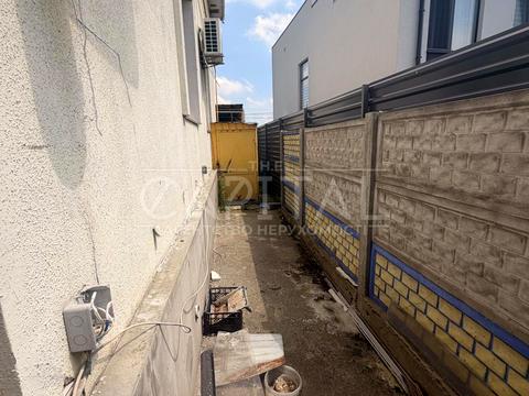 комерційна за адресою с. Петропавлівська Борщагівка, Соборна вул. (Петропавлівська), 11