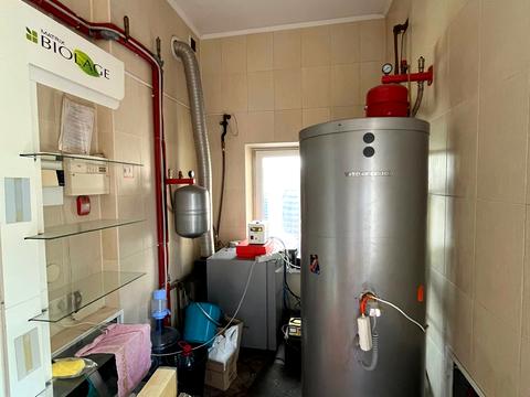 комерційна за адресою Геофізиків вул., 5