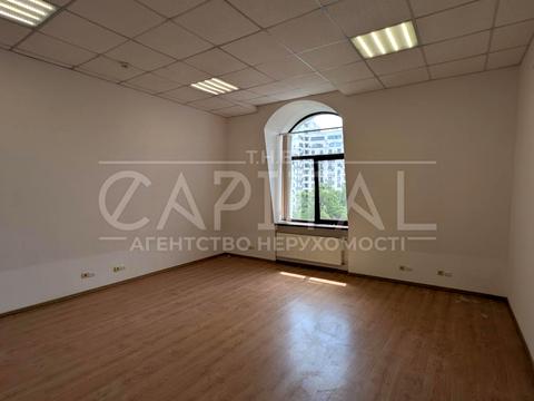 коммерческая по адресу Софиевская пл., 18
