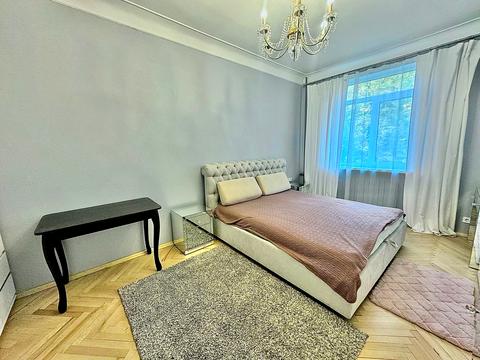 квартира за адресою Івана Світличного вул. (Петровського), 10