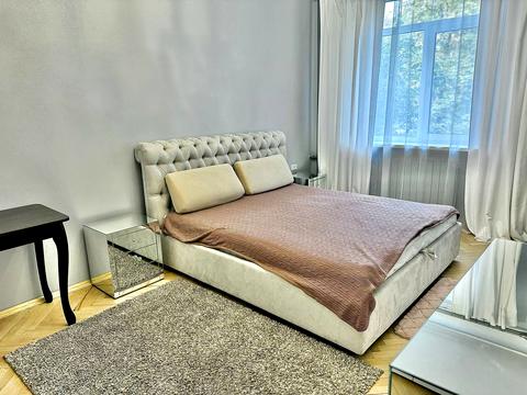квартира за адресою Івана Світличного вул. (Петровського), 10