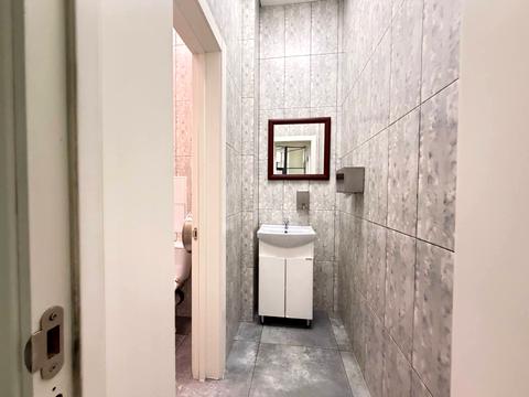 комерційна за адресою Київ, Миколи Бажана просп., 17-А