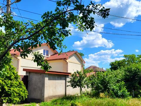 будинок за адресою Дніпровська вул., 8