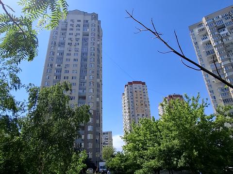 квартира за адресою Київ, Миколи Лаврухіна вул., 12